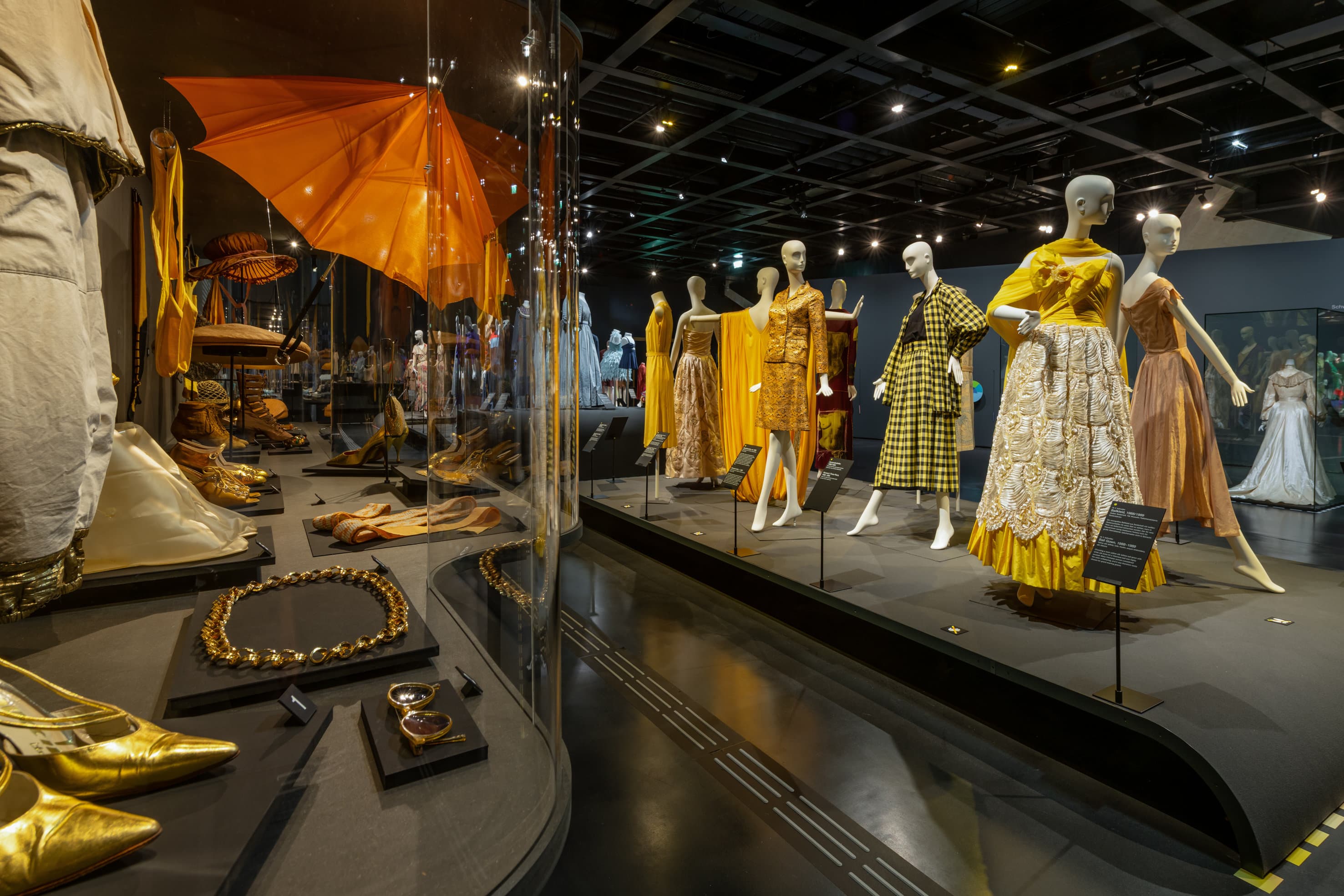 Mode aus vier Jahrhunderten – Wien Museum Karlsplatz